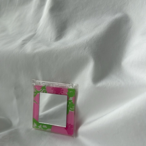 New Lilly Pulitzer for Estee Lauder Cosmetic Bag with Mirror - NWOT - Picture 4 of 13